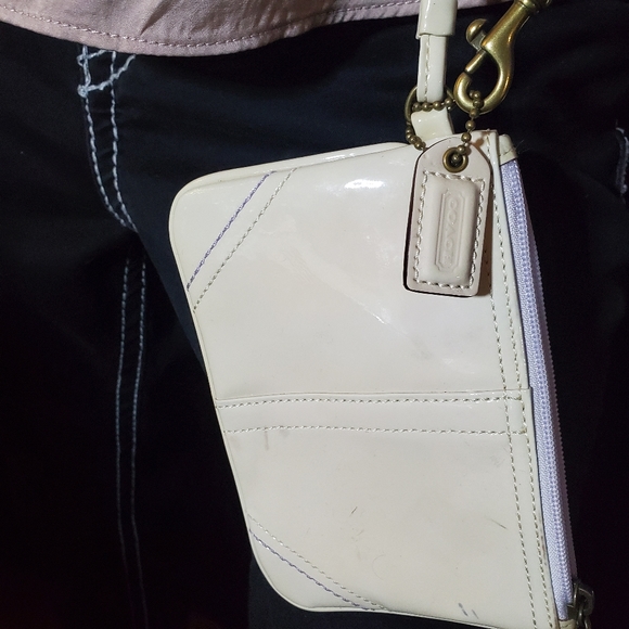 Coach wristlet - Picture 5 of 5